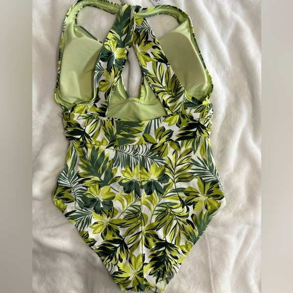 Bathing suits - Picture 5 of 9